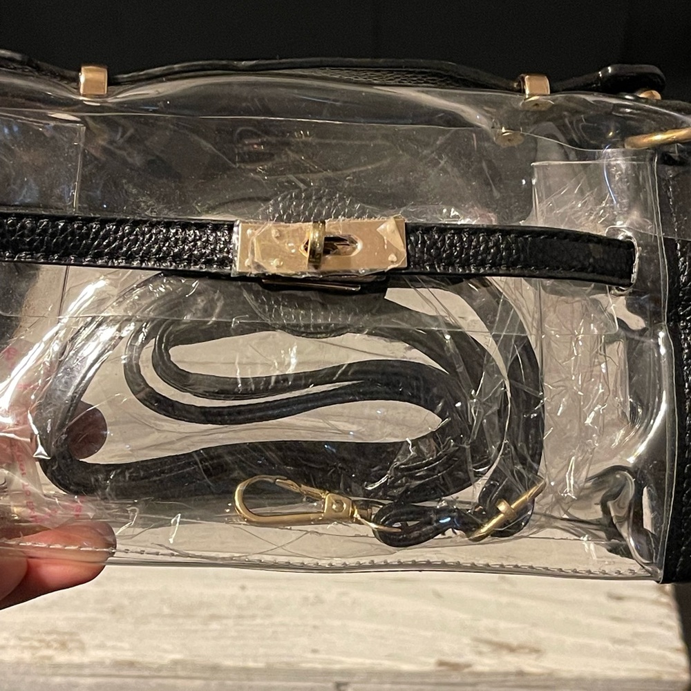 Clear stadium purse with adjustable strap - Picture 3 of 3